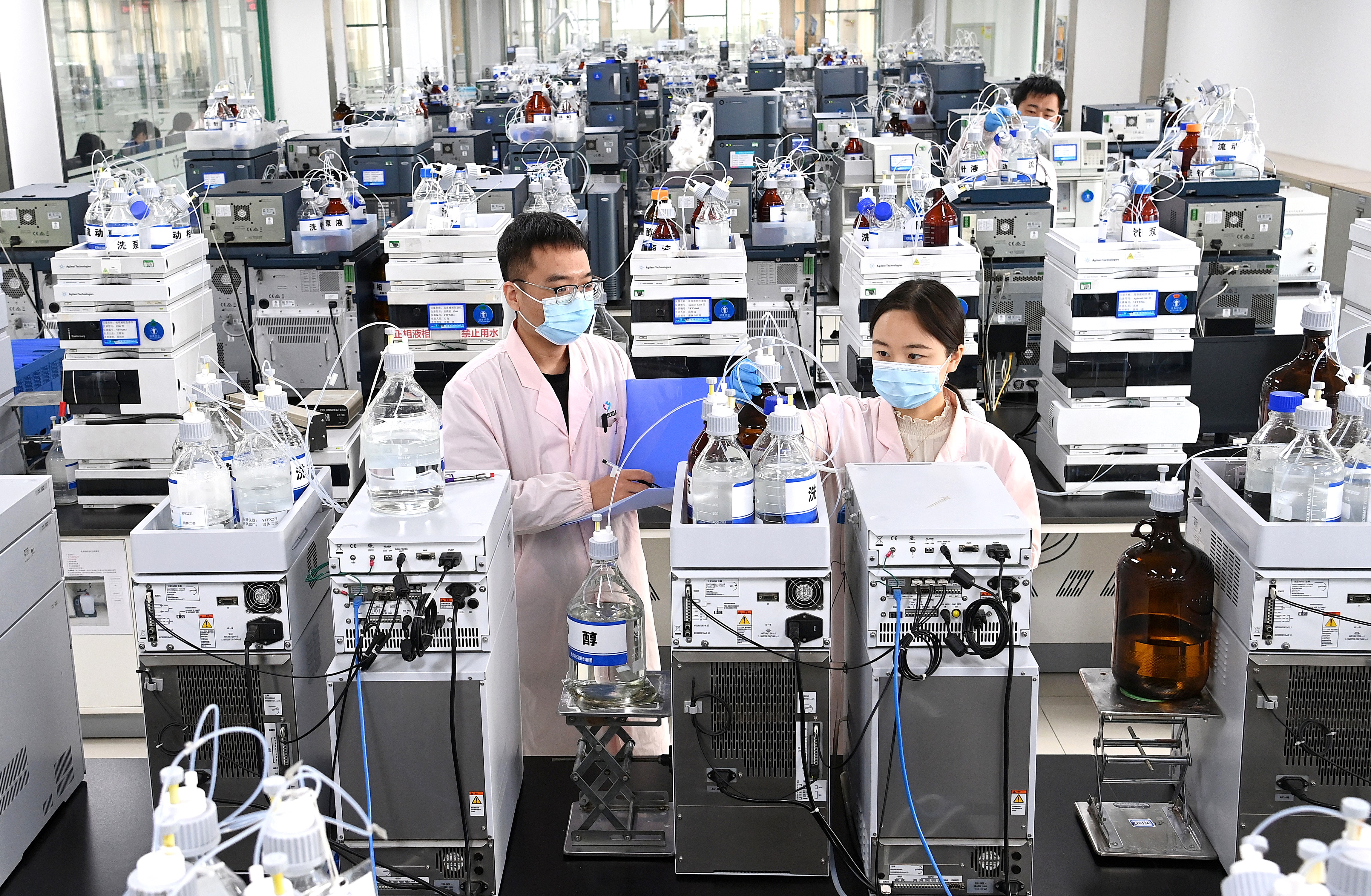 石家庄日报|读数据·看发展｜上半年，石家庄规模以上工业增加值同比实现两位数增长——亮眼数据见证哪些转型突破